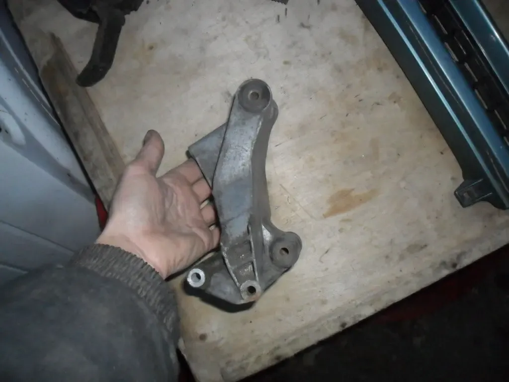 BMW 1721865, Кронштейн генератора БМВ М40, BMW 12311721865, оригинал 3