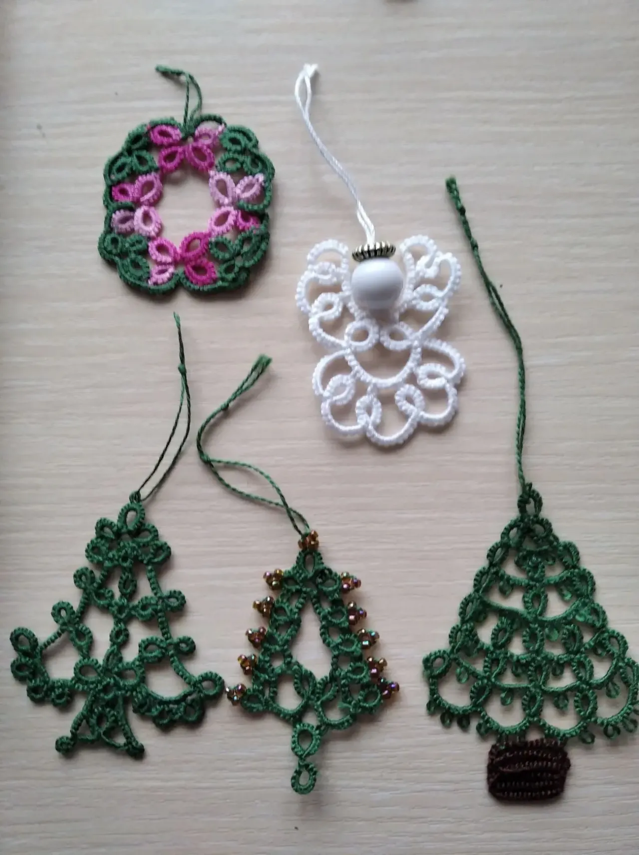 Новорічний набір:сніжинки, віночок та янголятко.Мереживо фріволіте. 6