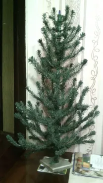 Елка ссср на деревянной подставке.