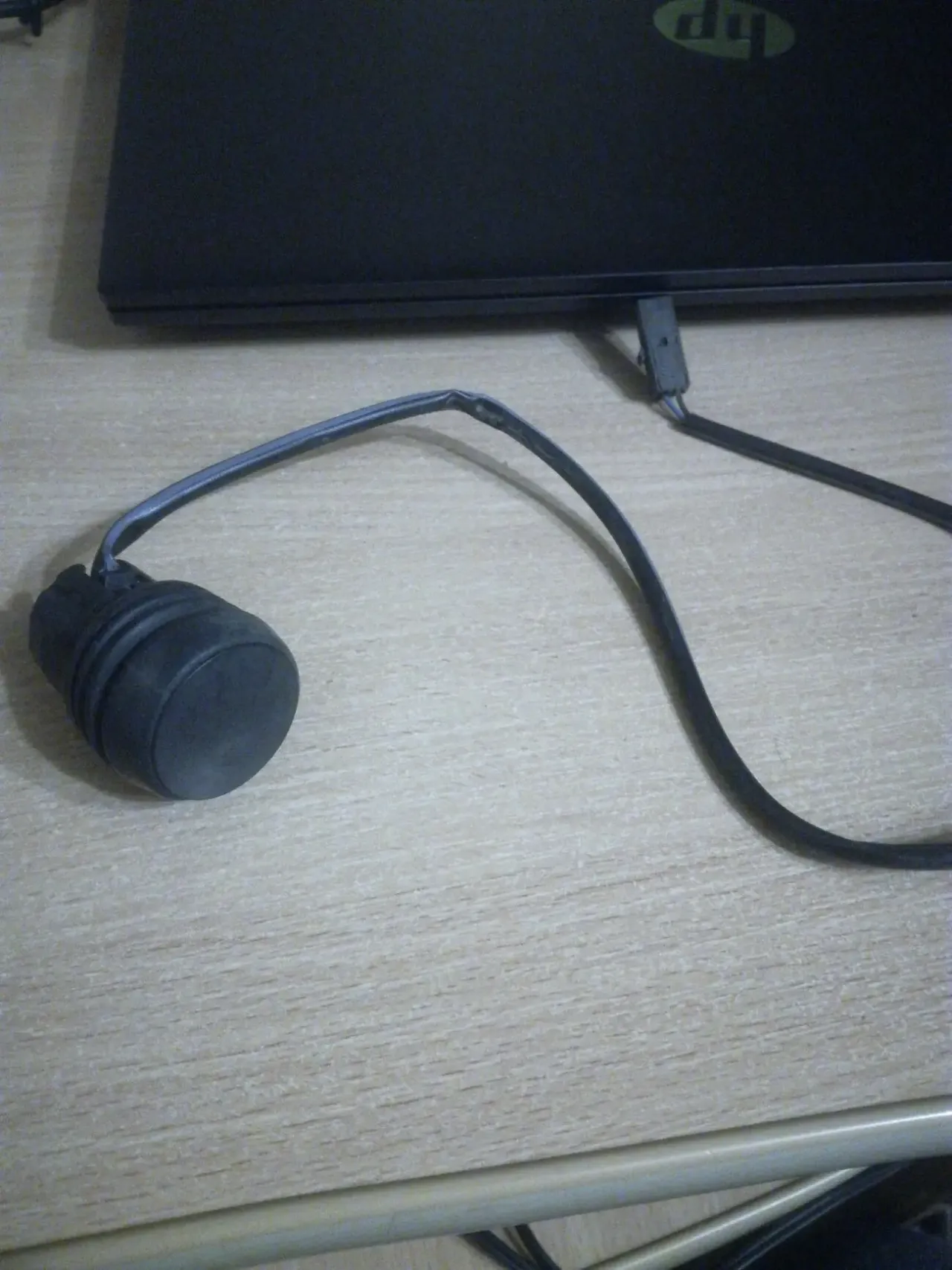 Датчик открытия сдвижной двери VW T5 7H0947563