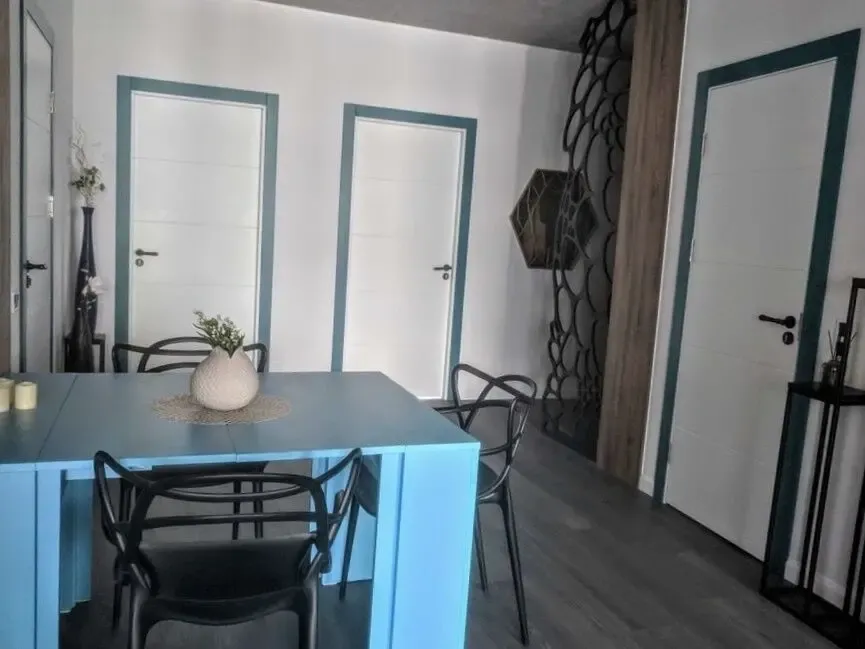 Продажа 3 комн квартиры с дизайнерским ремонтом 10