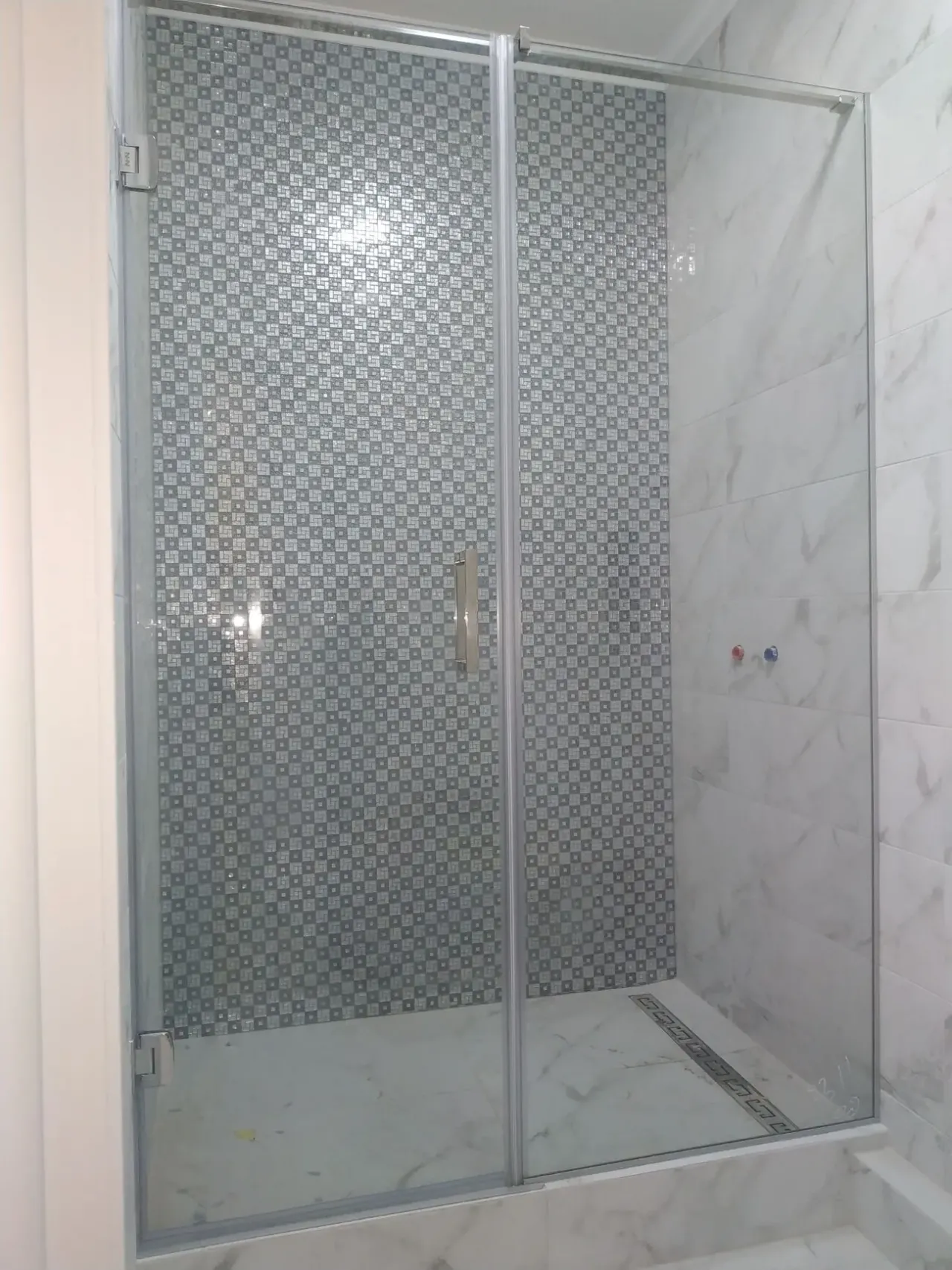 Стеклянные двери безрамные, прозрачные и матовые 5