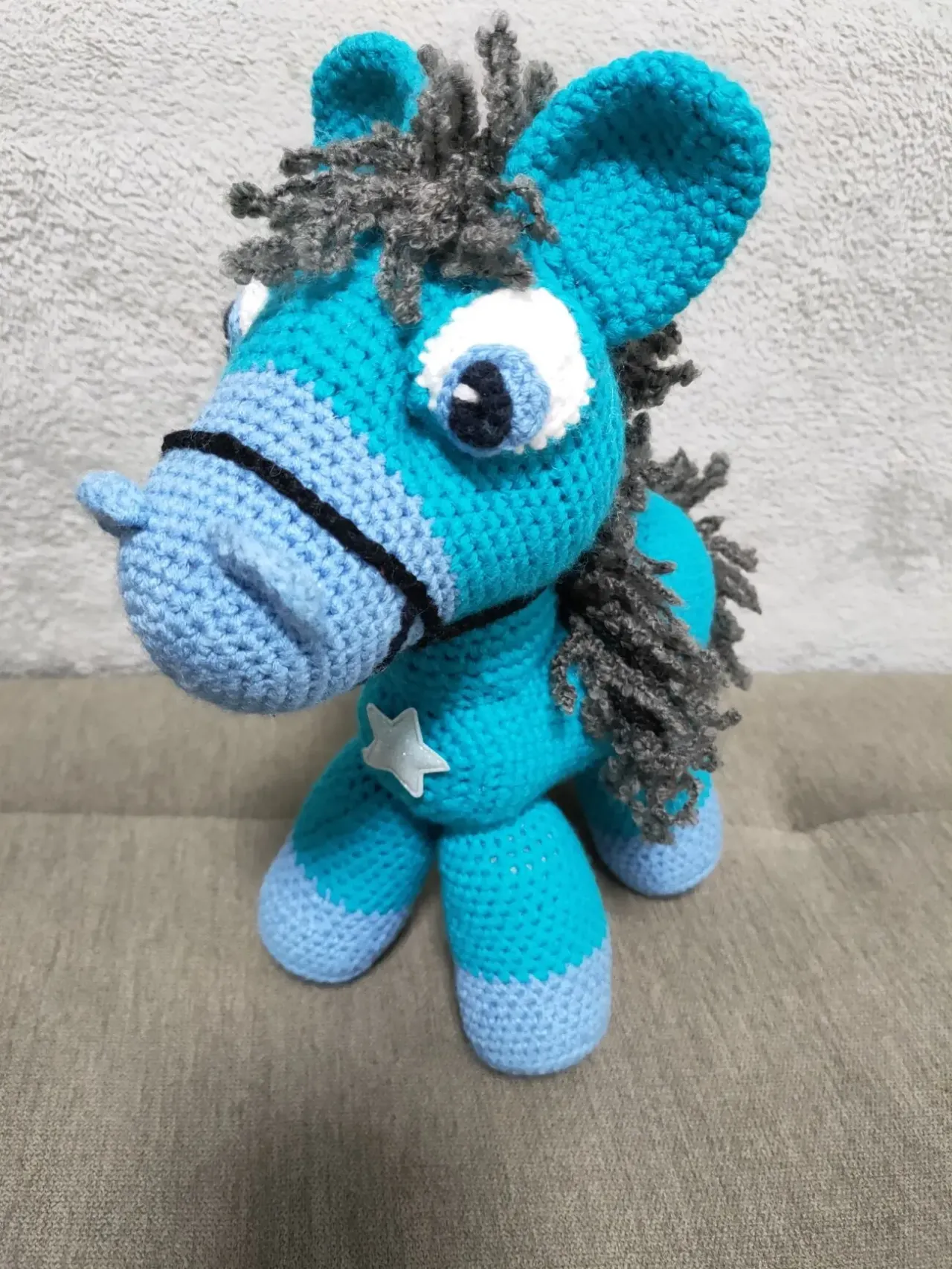 іграшка вязана коник  поні крючком голубий ручна робота 2