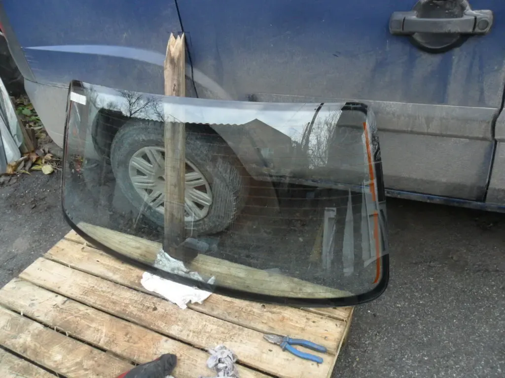 Стекло заднее Мазда 929, седан, 87-92 год, оригинал, Mazda 929 2