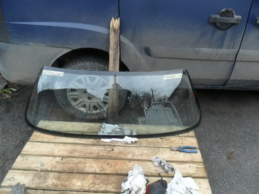 MB479964, Стекло заднее Мицубиси Ланцер, седан, 88-92 год, оригинал