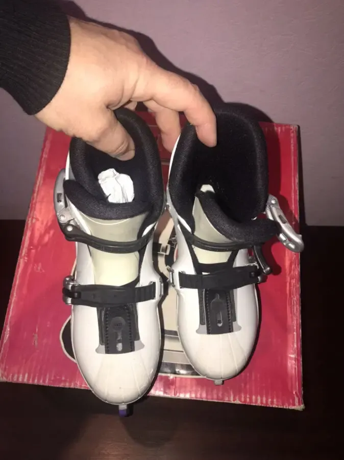 Продам итальянские коньки Roces для фигурного катания б/у,размер 30-35 9