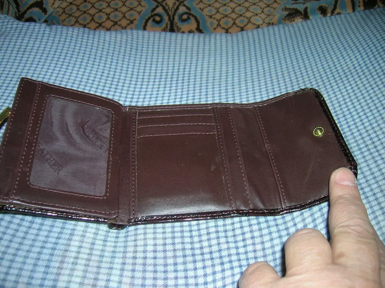 Кошелек жен. на 7 отд. размером 9.0х10.5см под крокодила 3