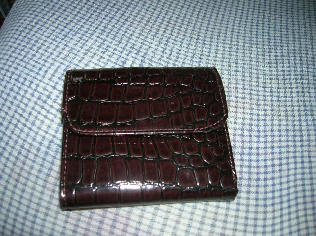 Кошелек жен. на 7 отд. размером 9.0х10.5см под крокодила