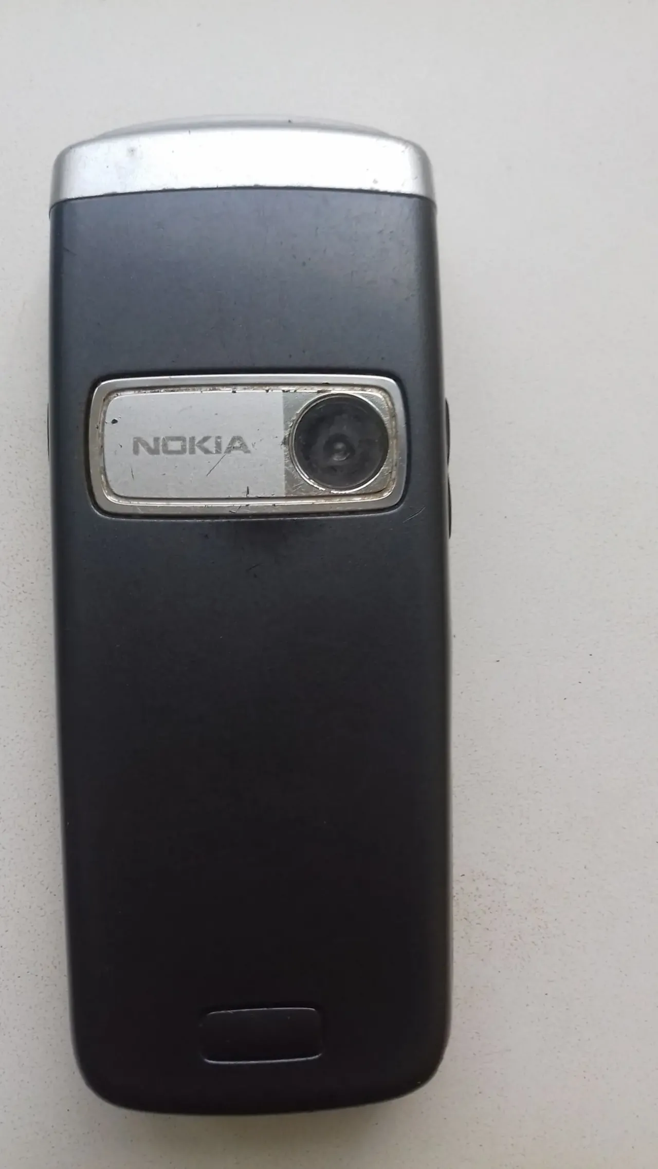 Продаю мобильный телефон NOKIA 6020 3