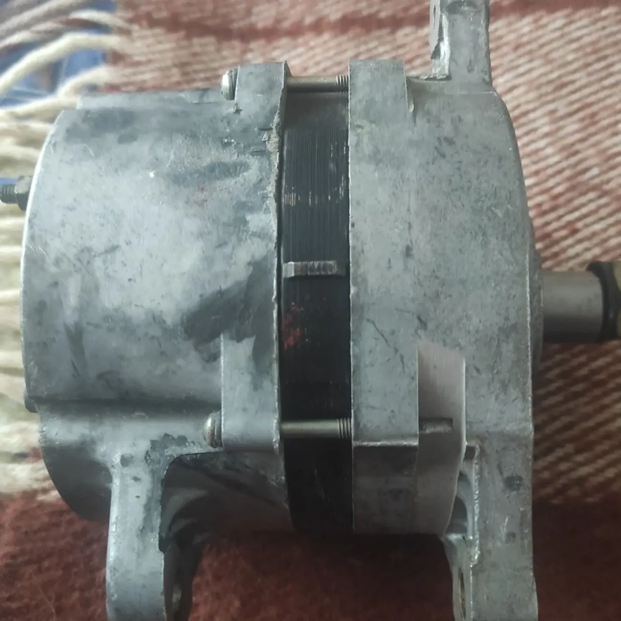 Продается генератор к автомобилю ГАЗ-24. 2