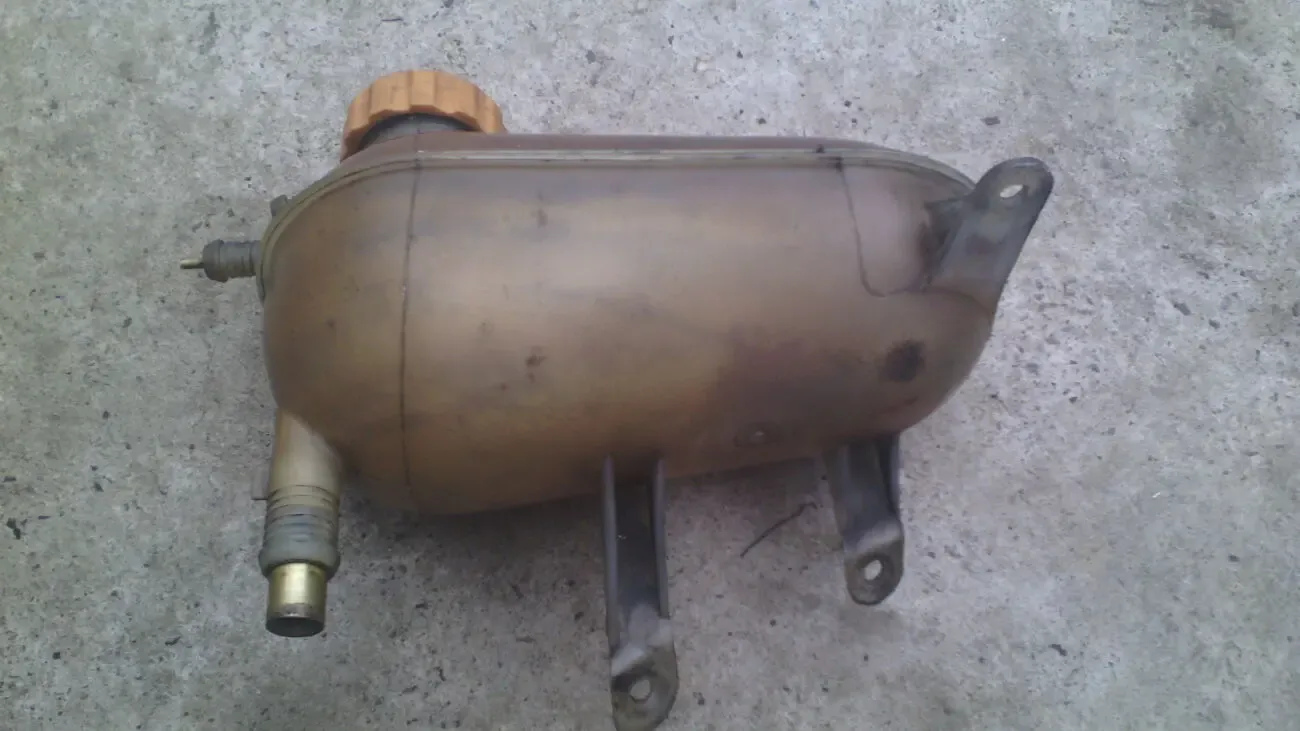 Бачек расширительный Форд Сиерра 89bb-8k218-ba оригинал 2