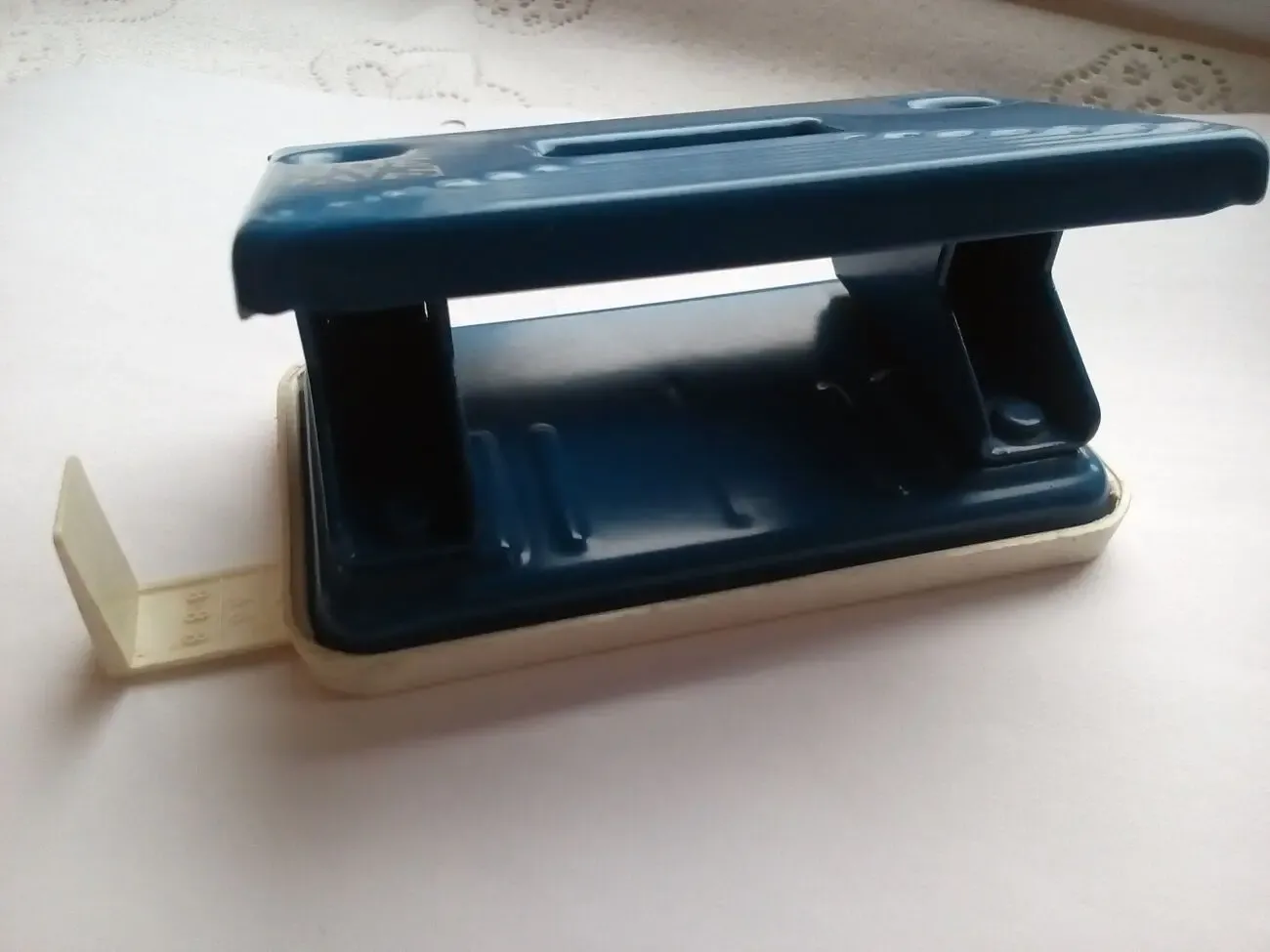 Дырокол металлический канцтовары 5