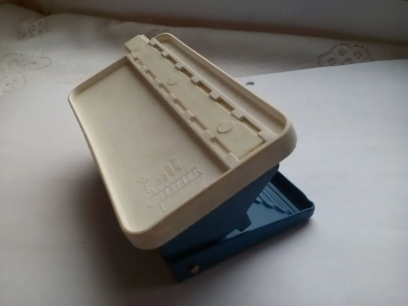 Дырокол металлический канцтовары 6