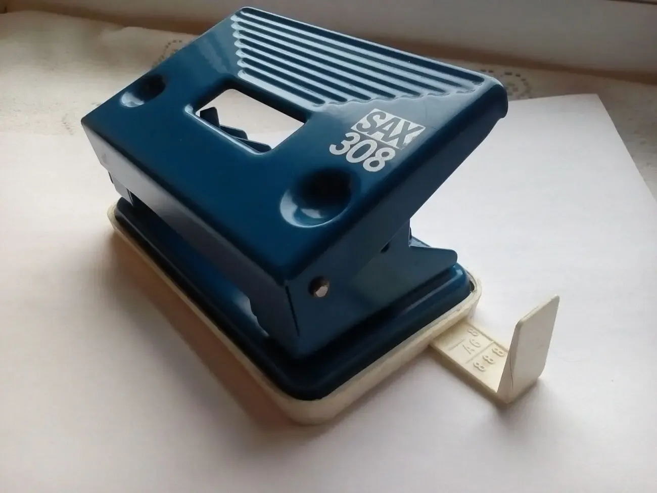 Дырокол металлический канцтовары 2