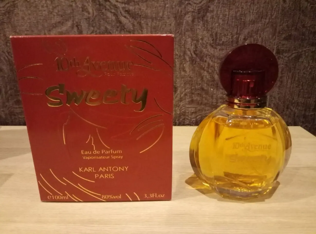 Парфюмированная вода Sweety Karl Antony 2