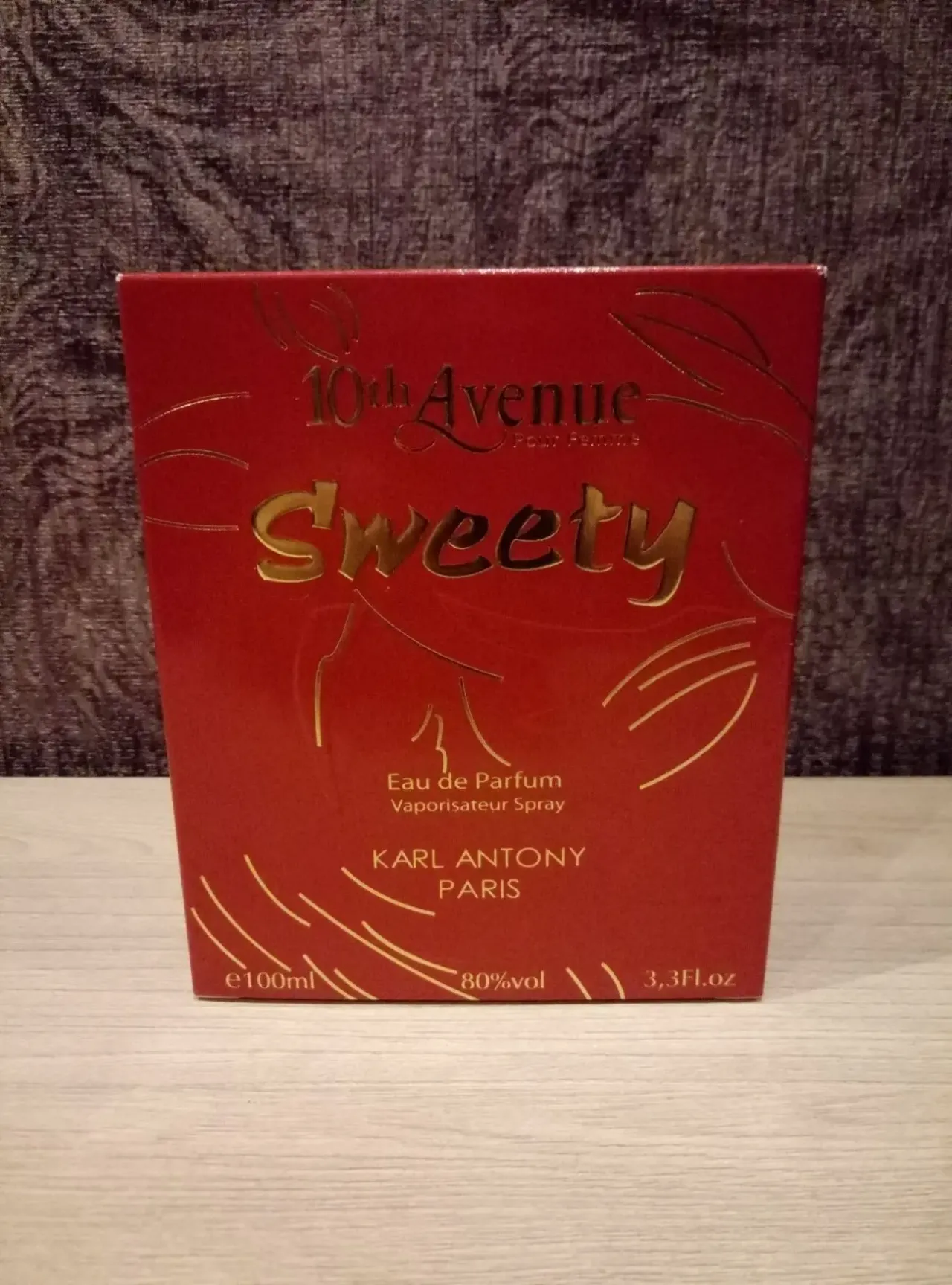 Парфюмированная вода Sweety Karl Antony