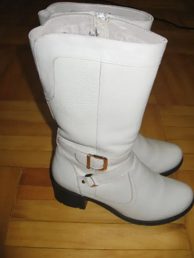 Продам новые кожаные сапоги. Белые 2