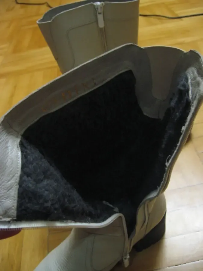 Продам новые кожаные сапоги. Белые 4