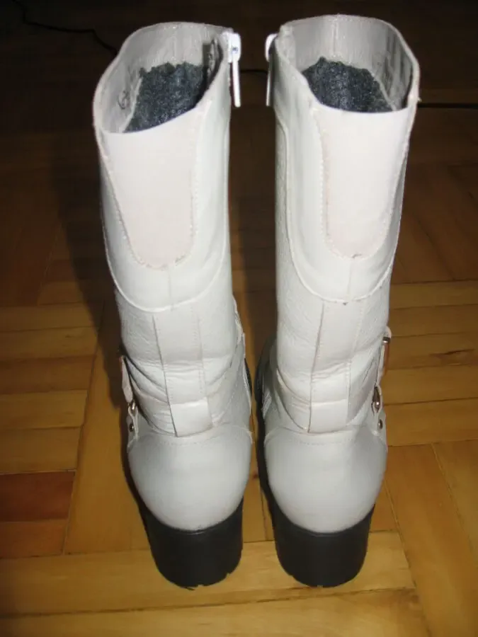 Продам новые кожаные сапоги. Белые 3