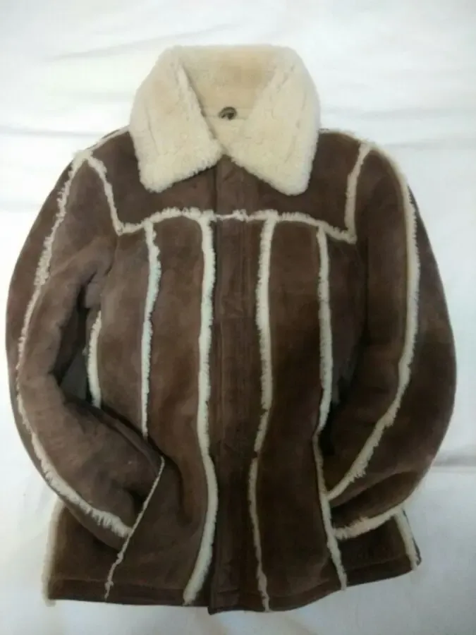 Натуральная дубленка из овчины, на ребенка 7-8 лет