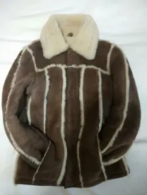 Натуральная дубленка из овчины, на ребенка 7-8 лет