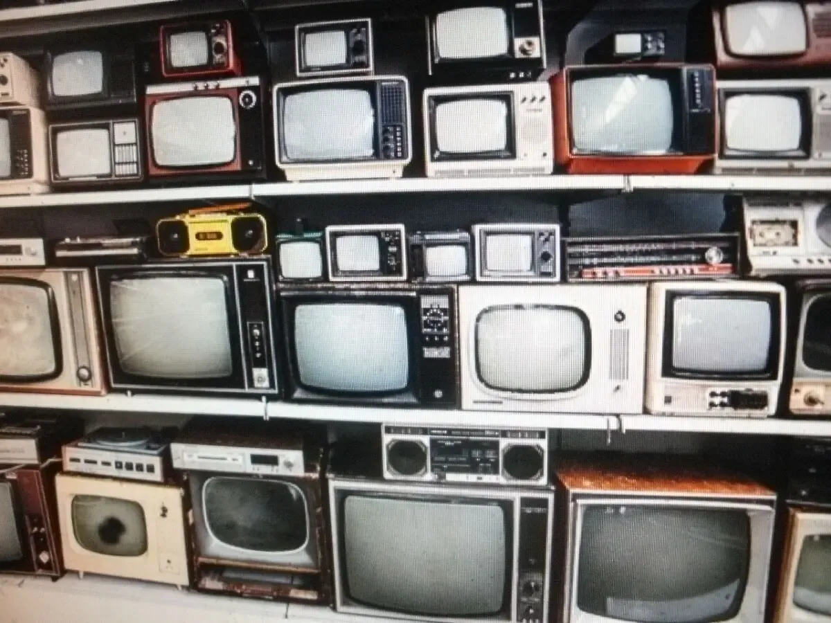 Куплю ненужный пылесос музыкальн.центр.колонки.телевизор.микроволновку