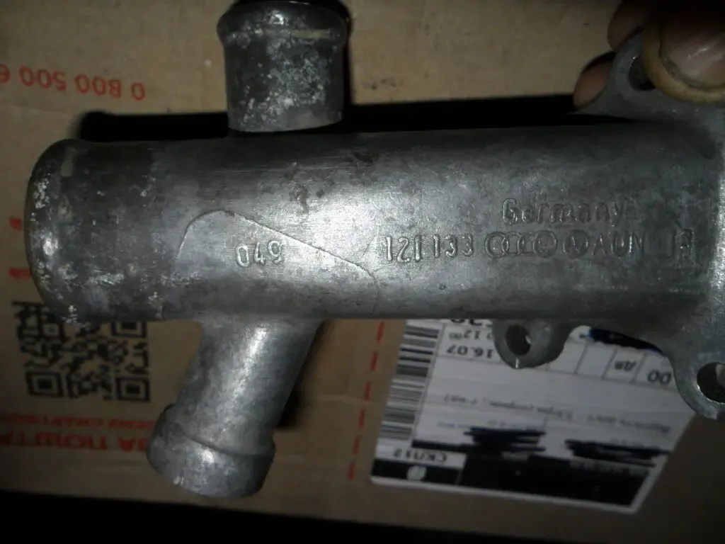 VAG 049121133, Фланец системы охлаждения Vw, Audi, оригинал 9