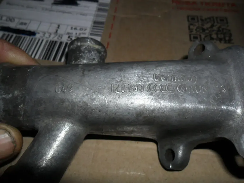 VAG 049121133, Фланец системы охлаждения Vw, Audi, оригинал 3