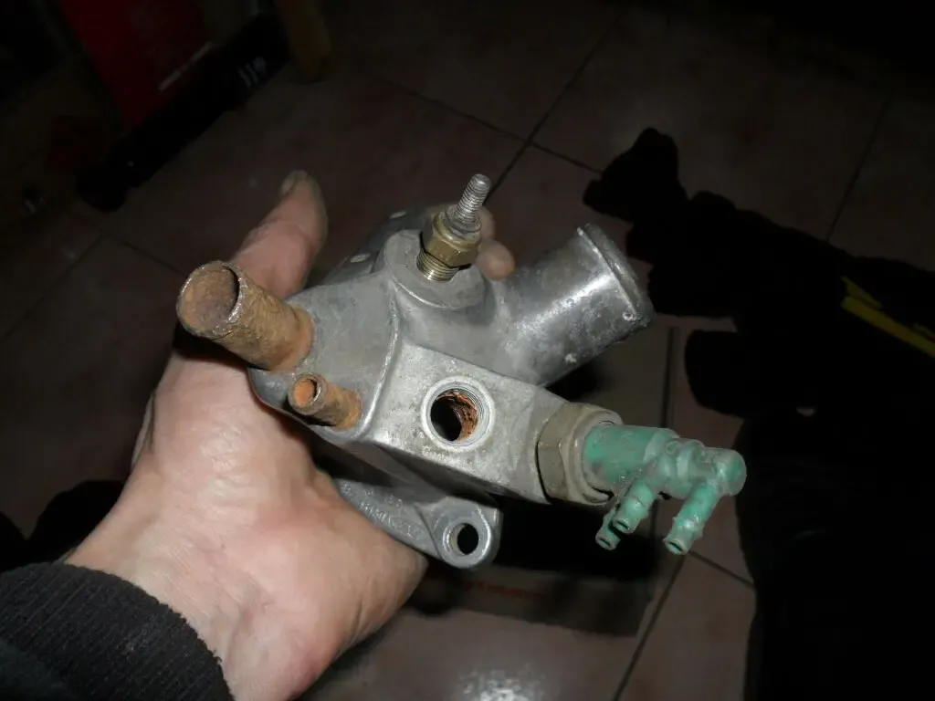 Ford 83TF8592DA, Фланец системы охлаждения Форд, оригинал 5