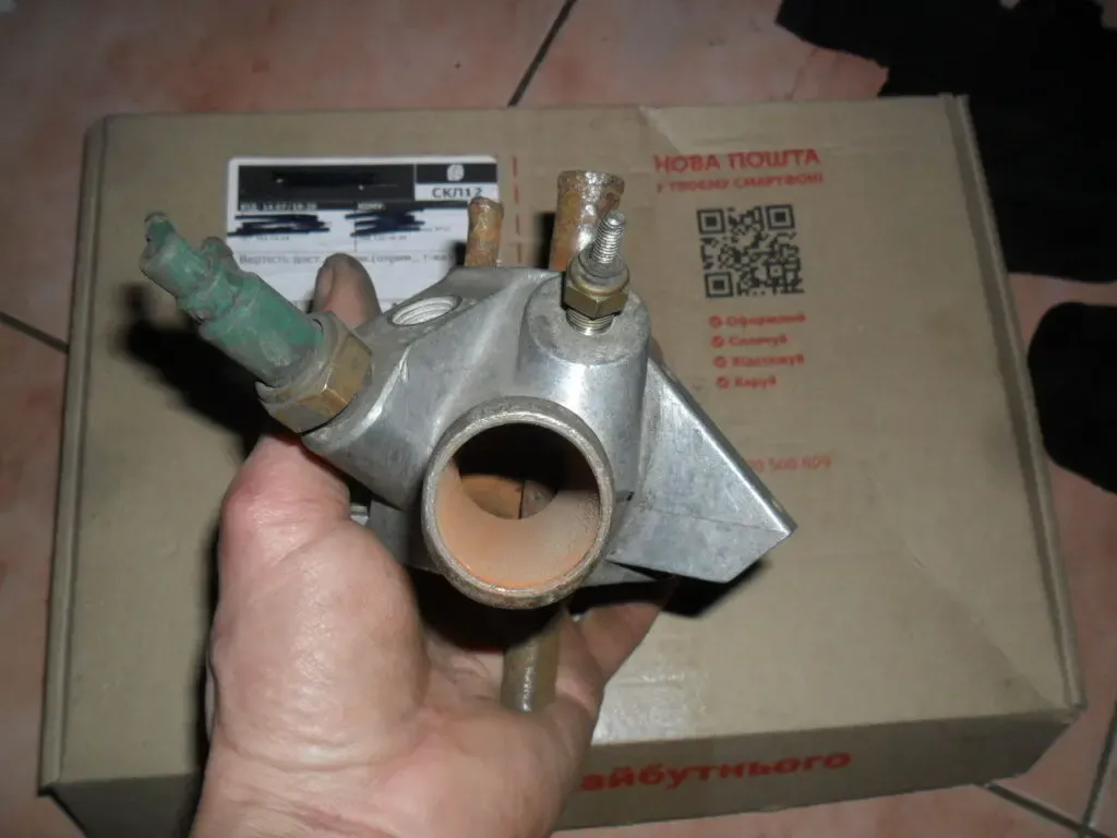 Ford 83TF8592DA, Фланец системы охлаждения Форд, оригинал 7