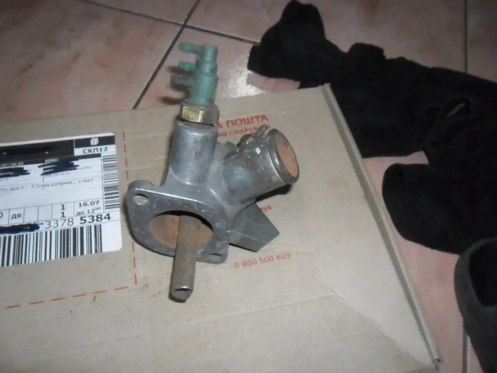 Ford 83TF8592DA, Фланец системы охлаждения Форд, оригинал 3