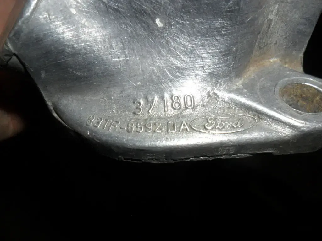 Ford 83TF8592DA, Фланец системы охлаждения Форд, оригинал 9