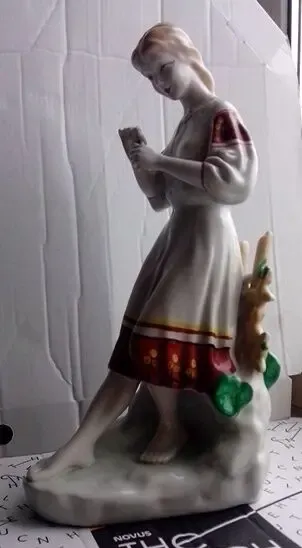 статуэтка фарфоровая 3