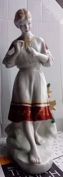 статуэтка фарфоровая 2