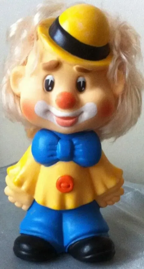 Музыкальную  игрушку 4