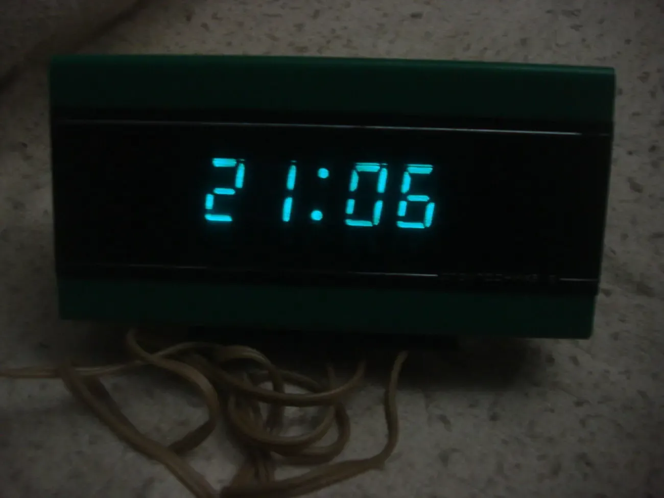 Часы  электроника    цифровые 3