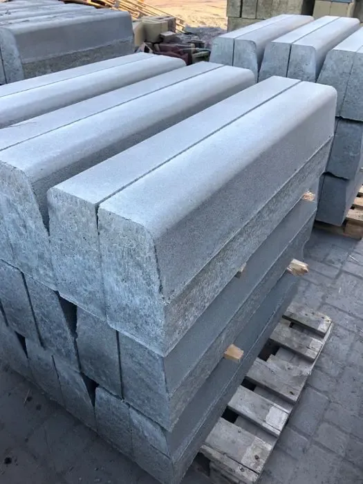 Бордюр дорожный БР 100.30.15 ( 1000:300:150 мм)