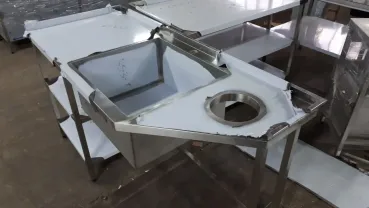 Стол с мойкой и отверстием для мусора нержавейка