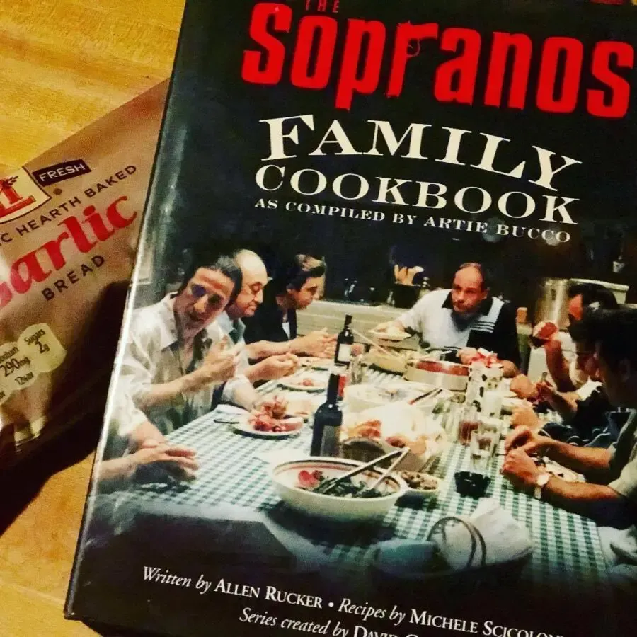 Книга кулинарных рецептов по сериалу Sopranos