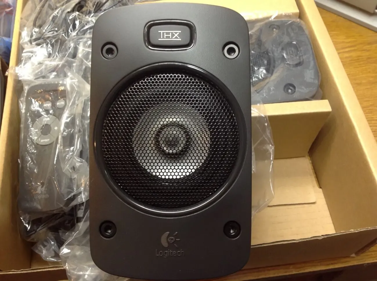 Домашний Кинотеатр 5.1  LOGITECH Speaker System Z906  500Вт 4