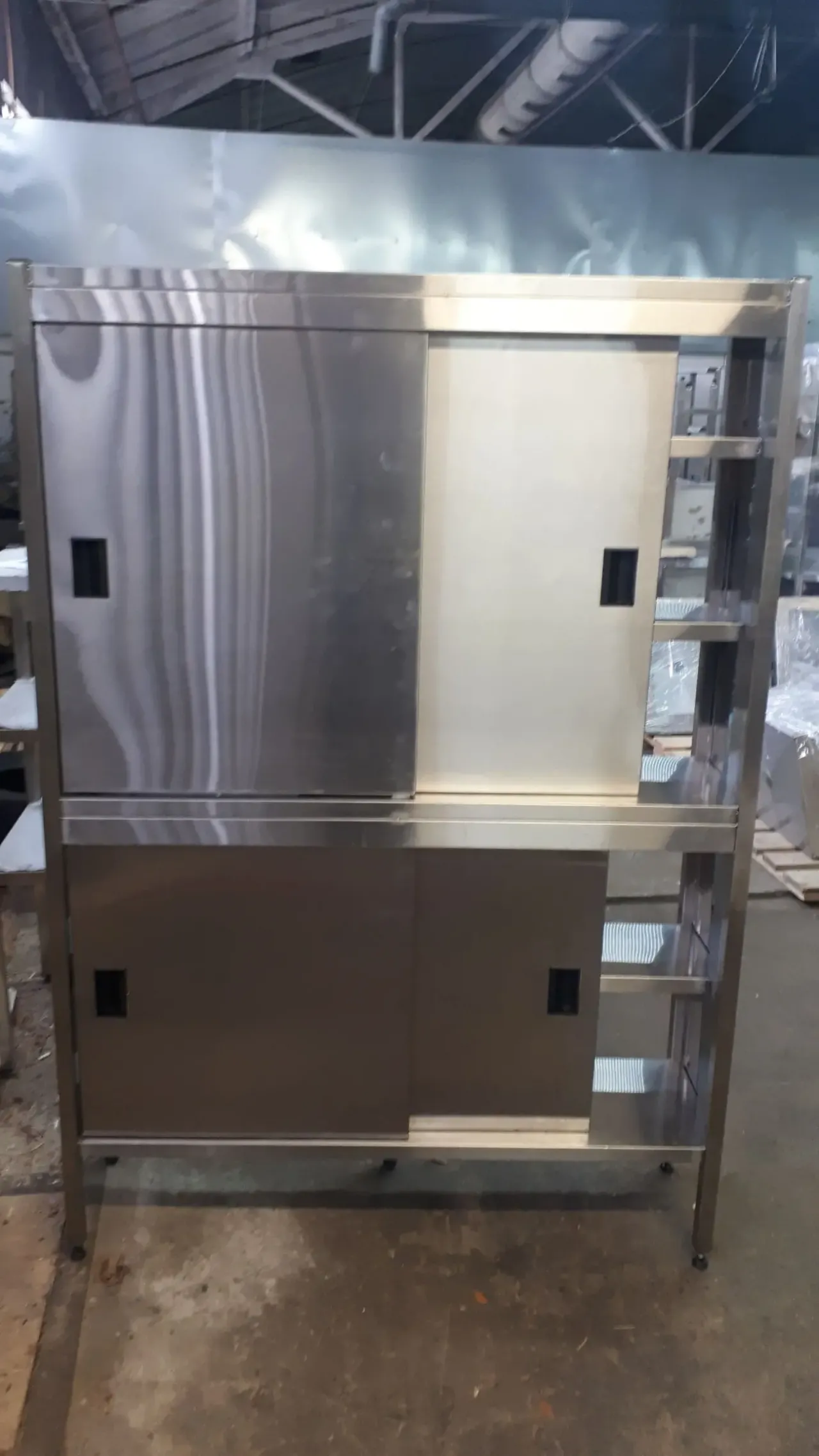 Стеллаж с дверями купе из нержавейки