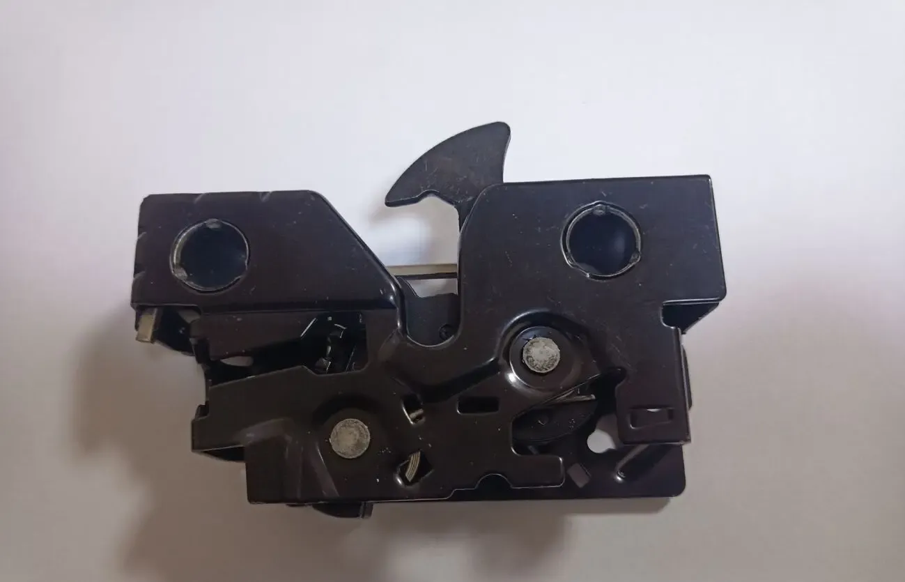 Замок капота Passat B7 Jetta USA дифузор Пассат Б7 Джетта отправка по 2