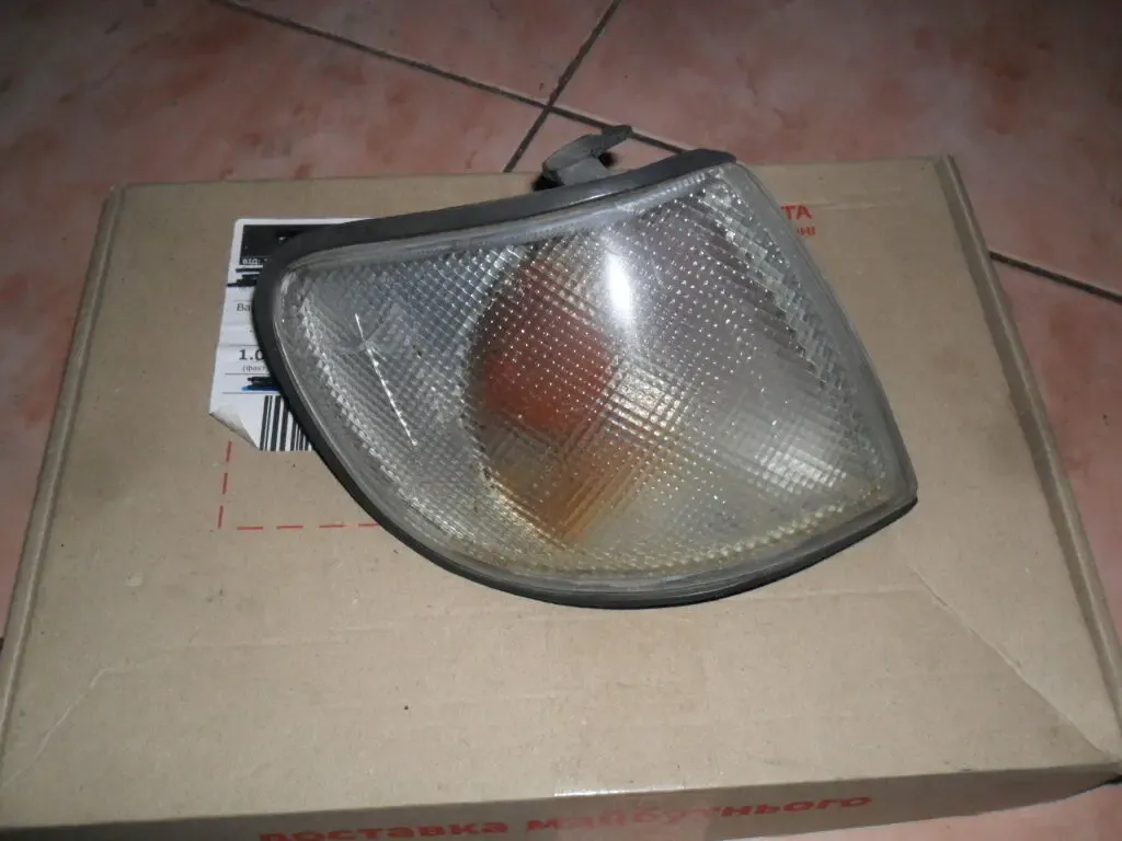 Поворотник Ниссан Санни N14, TYC 18-3176, 1990-1995 гг..