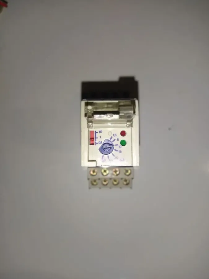 таймер SCHNEIDER RНT 418B