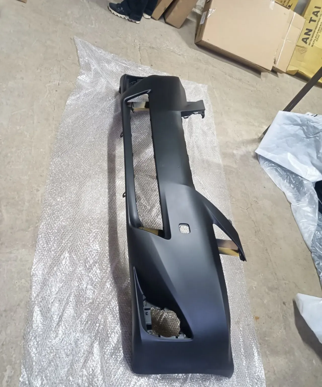 бампер передний решетка Lexus IS с 05 года запчасти новые пр-во Taiwan