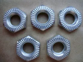 Гайка М10 дюймовой резьбой 3/8