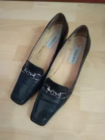 Продам туфли кожаные, черного цвета, 38 -й размер. Отличное качество.