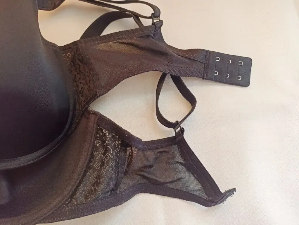 Triumph 70С/D Красивый черный бюстик гладкий поролон на косточках 8