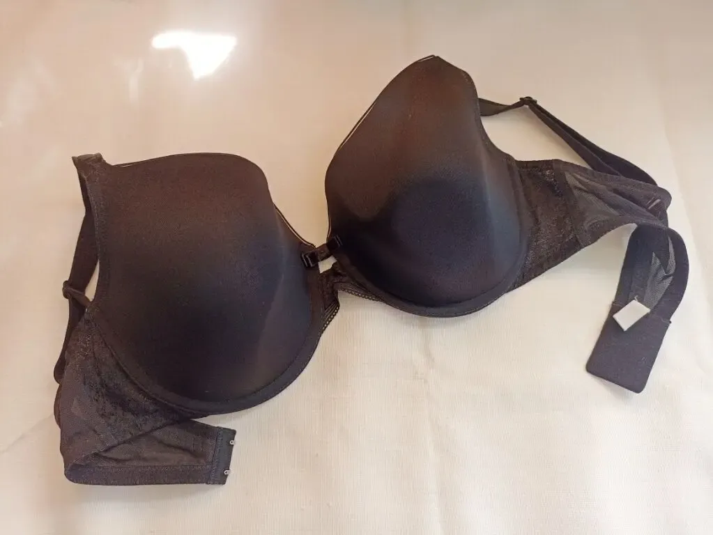 Triumph 70С/D Красивый черный бюстик гладкий поролон на косточках 7