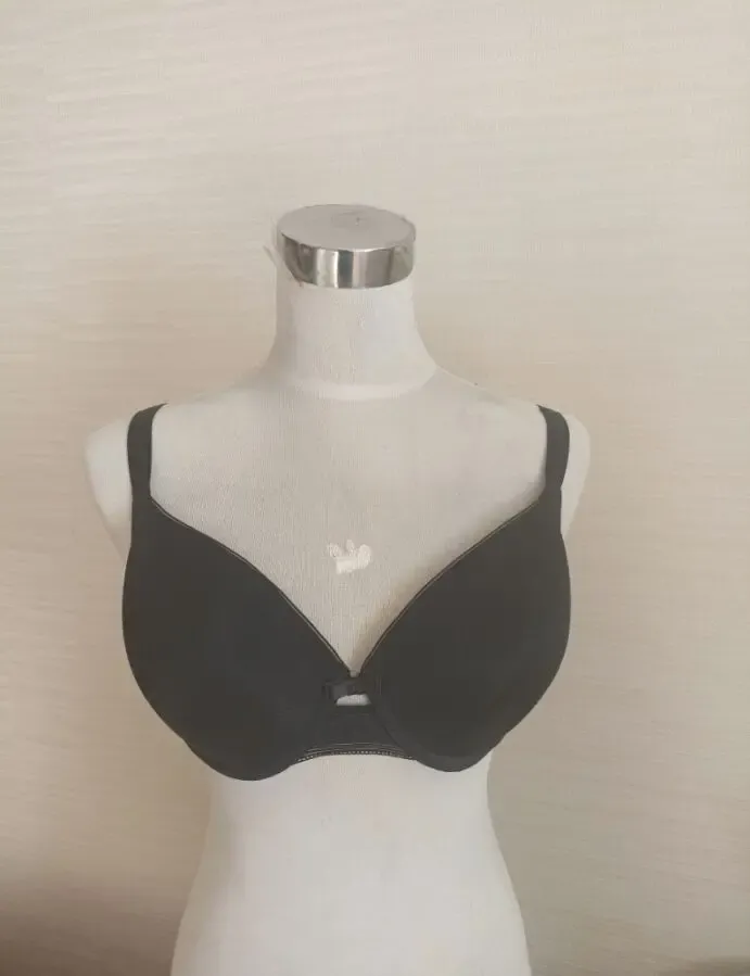 Triumph 70С/D Красивый черный бюстик гладкий поролон на косточках 2